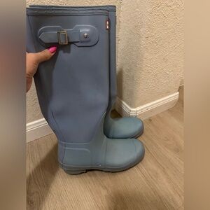 Hunter tall Sky Blue Rain Boots Hunter muk boots
sz 7 UK sz 8 men say sz 9 women